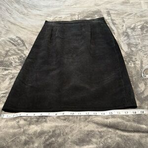 Vintage Leather skirt  size 8 fully lined color is black no call outs